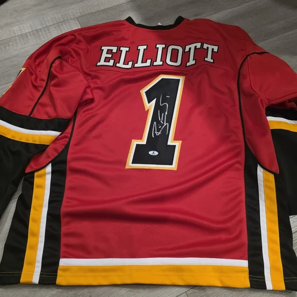 Brian Elliott Calgary Flames Red Hockey Jersey with Logo Signed - Picture 5 of 7